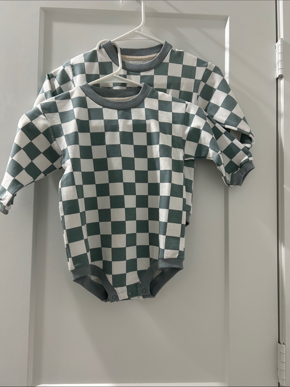 Baby’s 2 pieces Checkerboard Bodysuit in Sage and White